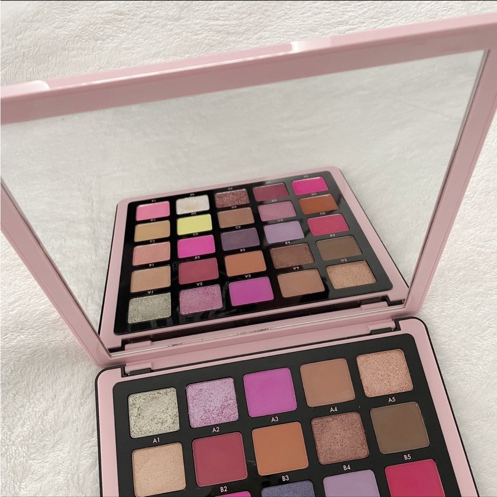 Anastasia Beverly Hills Norvina Pro Pigment Palette Vol. 4 - Picture 2 of 8